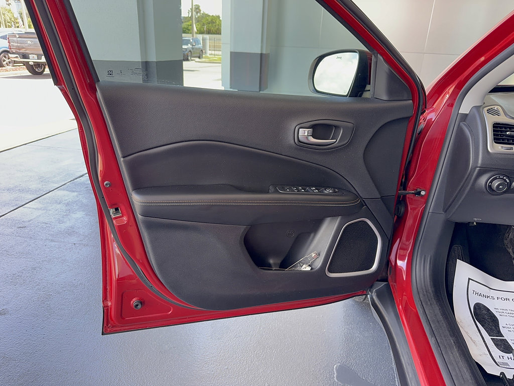 Used 2018 Jeep Compass Latitude FWD image 8