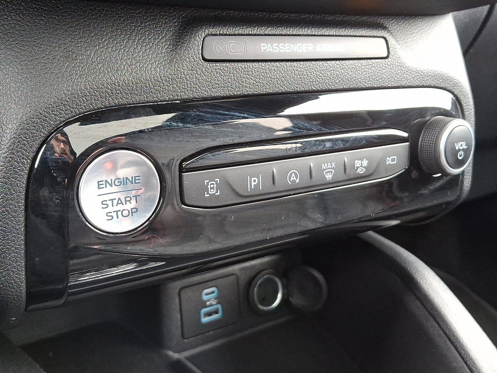 Certified 2023 Ford Escape ST-Line Elite w/ Premium Technology Package image 16