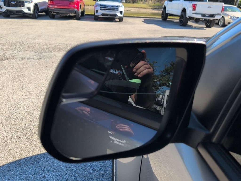 Used 2022 Chevrolet Colorado LT w/ LT Convenience Package image 7