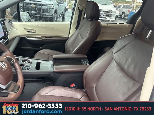 Used 2024 Toyota Sienna Platinum FWD image 16