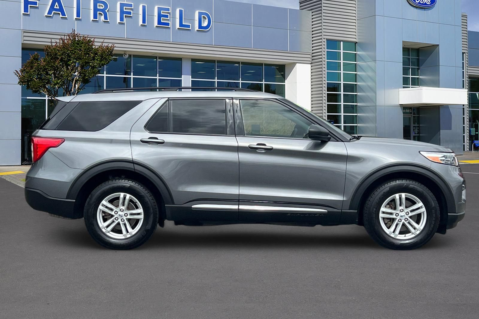 Certified 2023 Ford Explorer XLT w/ Equipment Group 202A AWD/4WD image 7