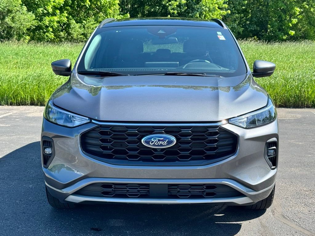Certified 2023 Ford Escape ST-Line Select w/ Tech Pack #2 AWD/4WD image 3