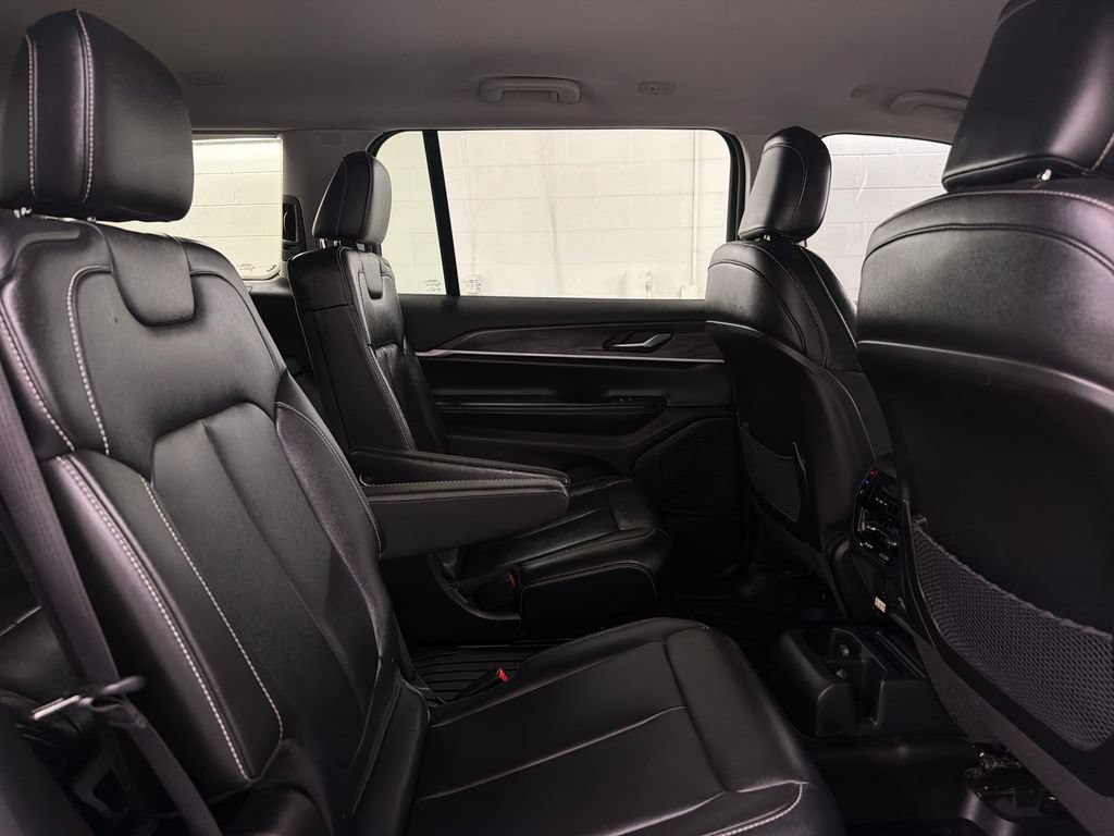 Used 2023 Jeep Grand Cherokee L Limited RWD image 31