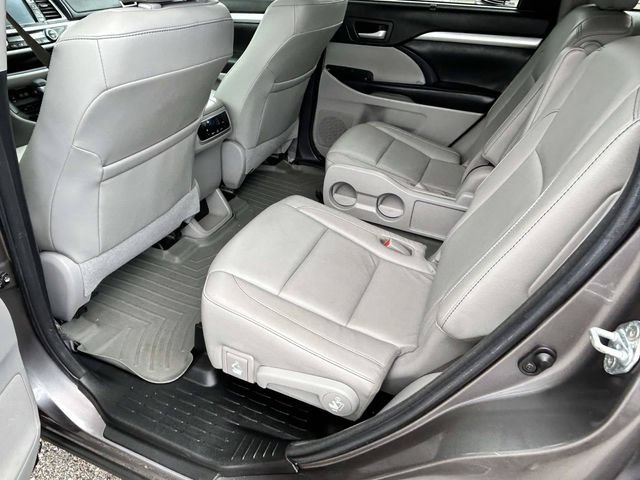 Used 2018 Toyota Highlander XLE FWD image 10
