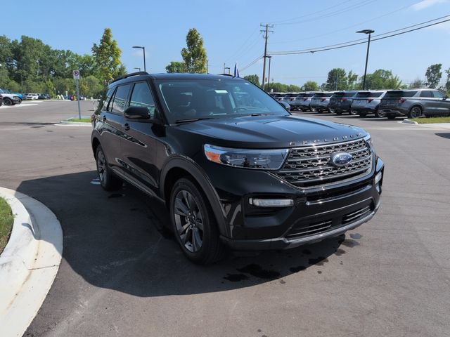 Certified 2023 Ford Explorer XLT w/ Equipment Group 202A AWD/4WD image 7