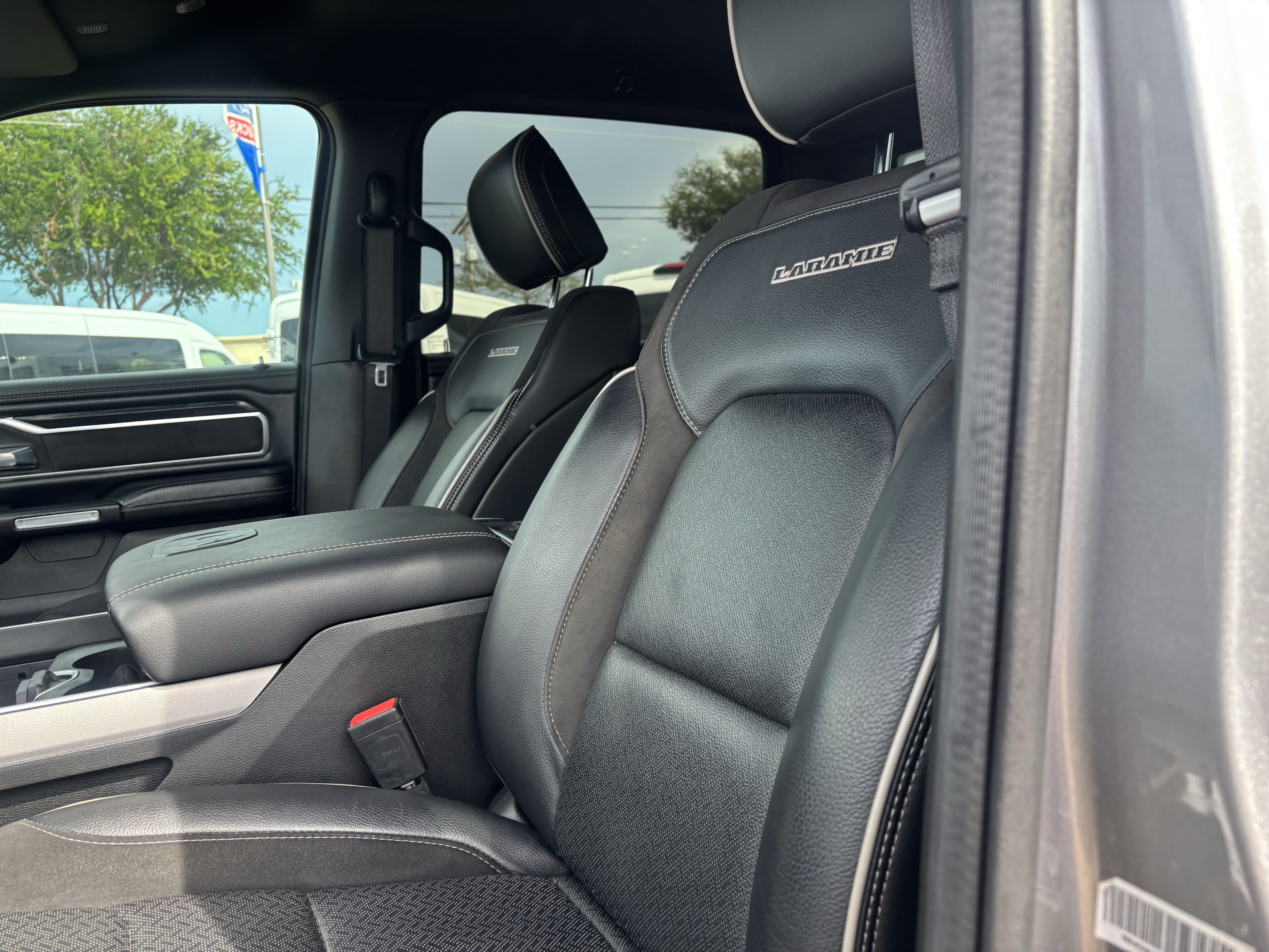 Used 2023 RAM 1500 Laramie AWD/4WD image 11