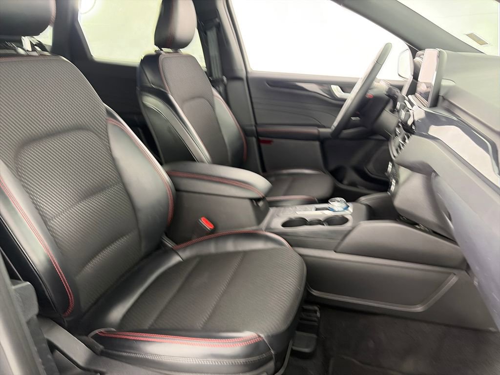 Certified 2025 Ford Escape ST-Line Select AWD/4WD image 31