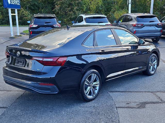 Used 2024 Volkswagen Jetta SE w/ Panoramic Sunroof Package FWD image 3