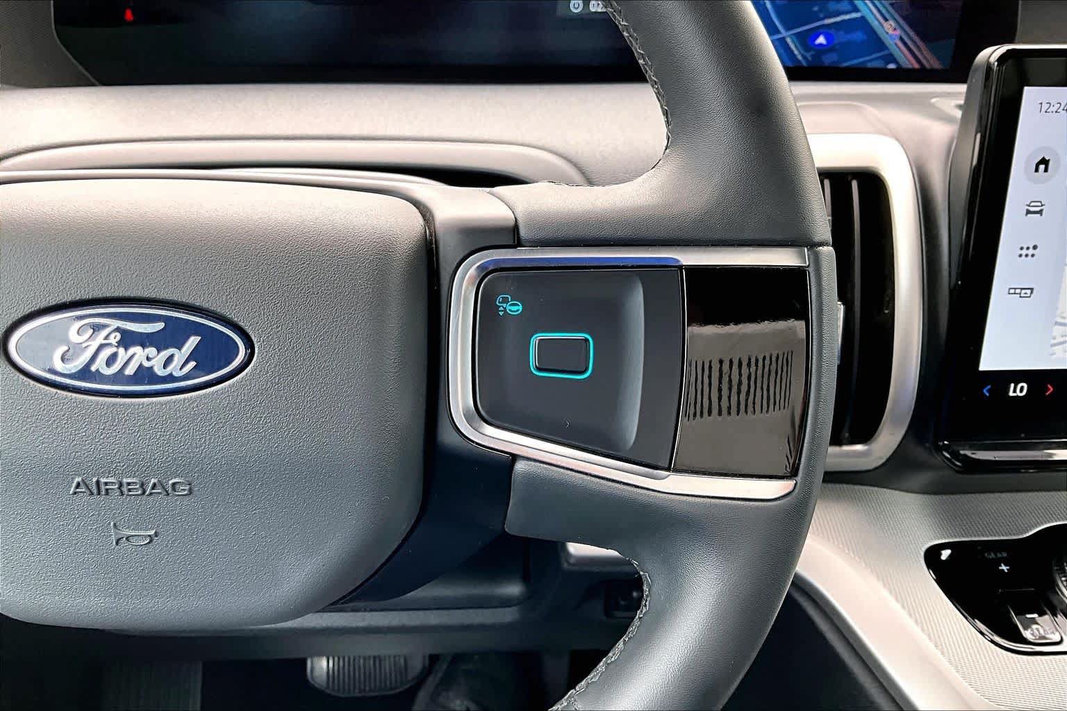 Certified 2025 Ford Expedition Active AWD/4WD image 25