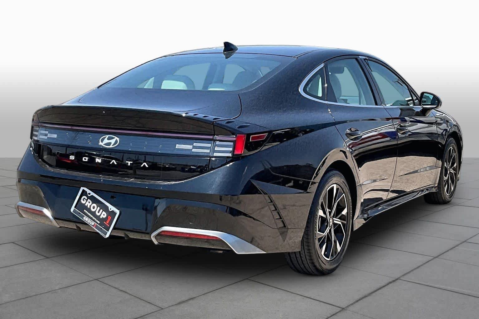 Used 2025 Hyundai Sonata SEL FWD image 12