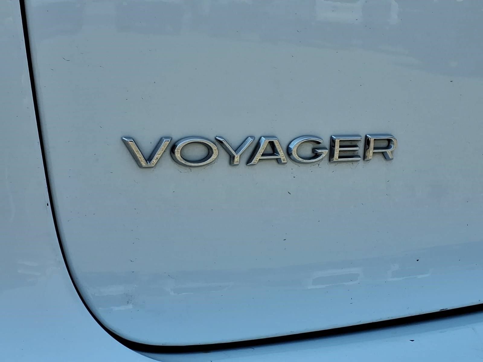 Used 2023 Chrysler Voyager LX FWD image 18
