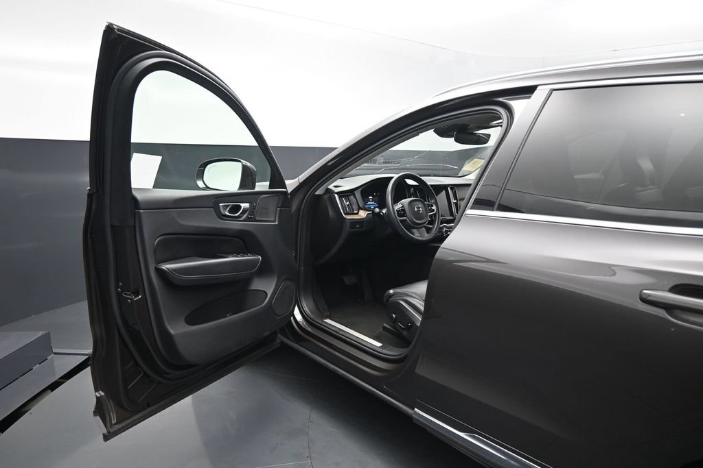 Used 2023 Volvo XC60 B5 Ultimate w/ Climate Package AWD/4WD image 8