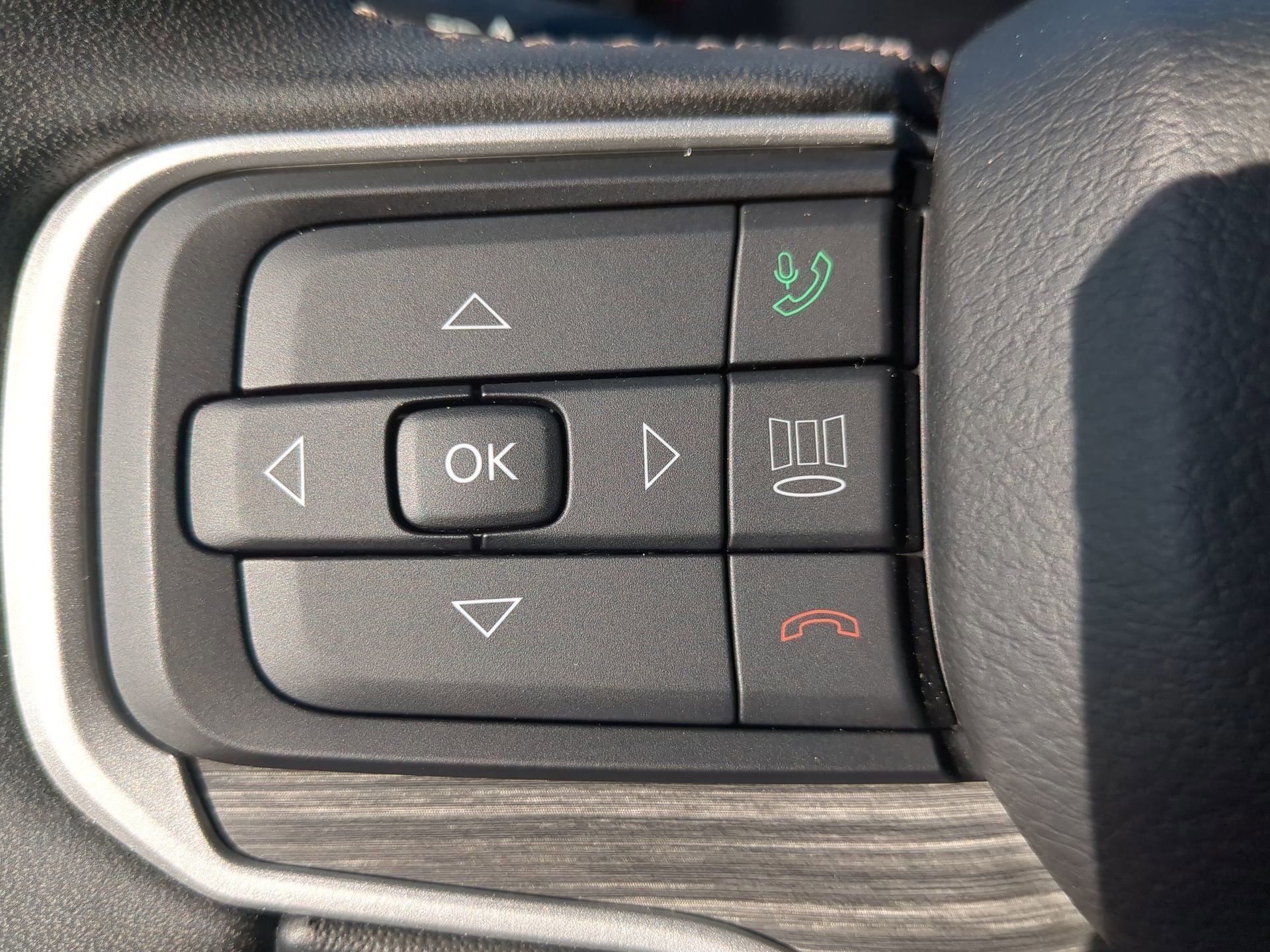 Used 2023 Jeep Wagoneer L Series III w/ Preferred Equipment Group image 59