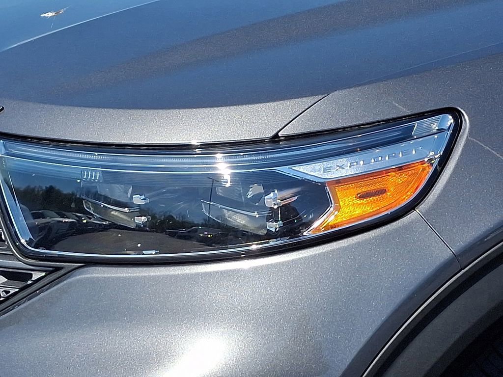 Certified 2023 Ford Explorer XLT w/ Equipment Group 202A AWD/4WD image 9