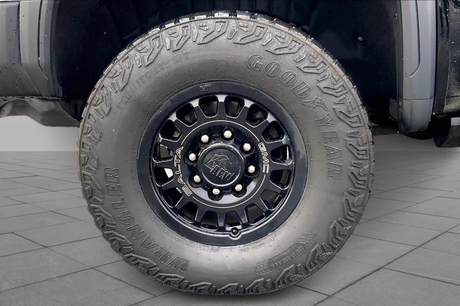 Used 2024 GMC Sierra 2500 AT4X w/ AT4X AEV Edition AWD/4WD image 11
