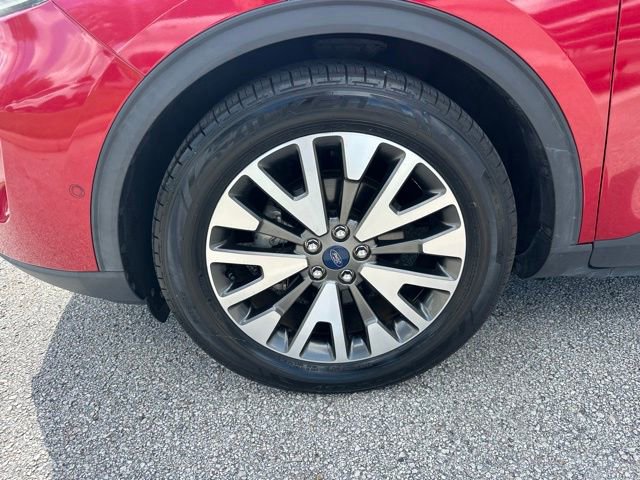 Certified 2020 Ford Escape Titanium FWD image 30