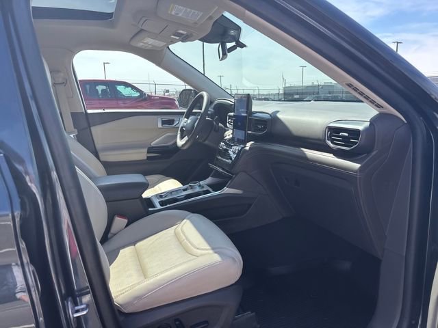 Certified 2022 Ford Explorer Platinum w/ Equipment Group 601A image 9