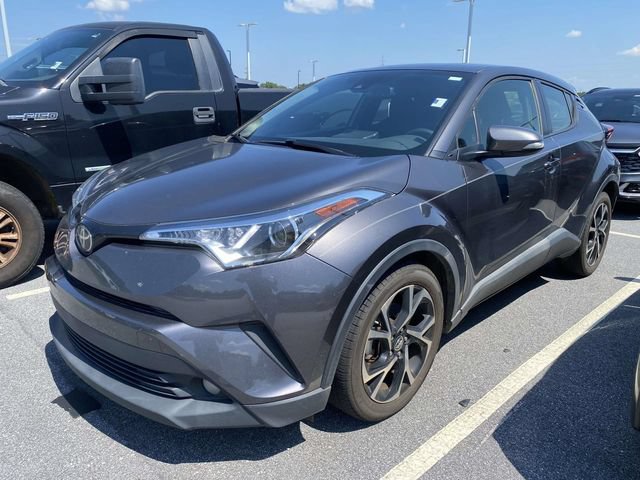 Used 2018 Toyota C-HR XLE FWD image 3
