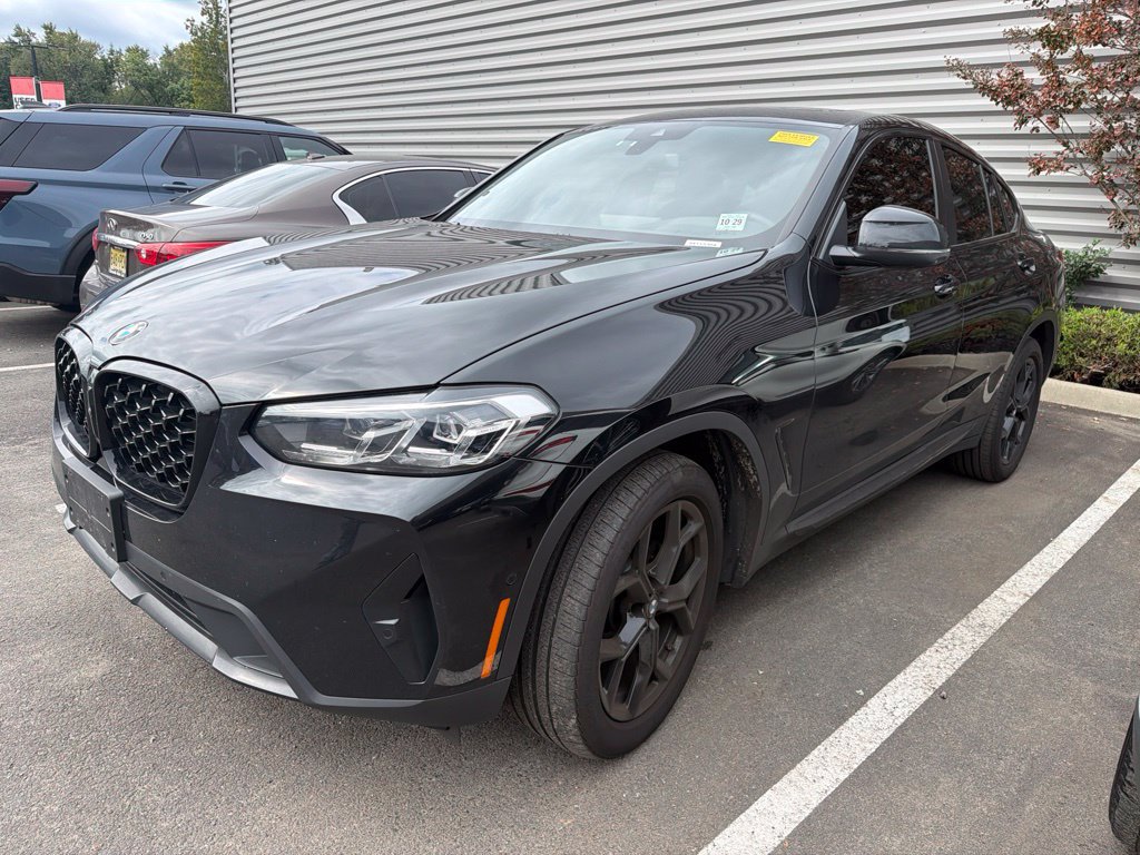 Used 2025 BMW X4 xDrive30i w/ Premium Package AWD/4WD image 2