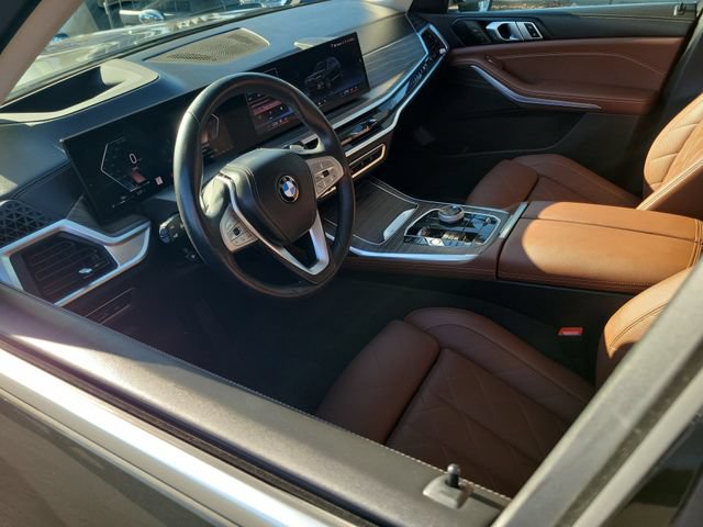 Used 2024 BMW X7 xDrive40i w/ Parking Assistance Package AWD/4WD image 3