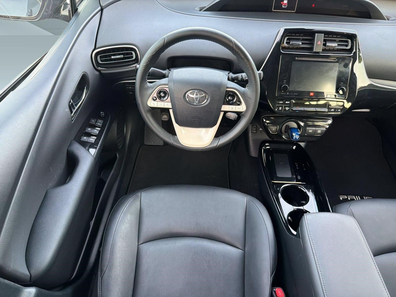 Used 2017 Toyota Prius Four w/ Advanced Technology Package FWD image 27