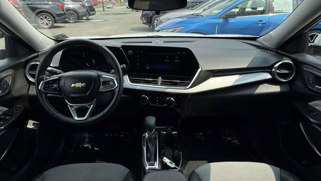 Used 2024 Chevrolet Trax LT w/ Driver Confidence Package FWD image 27