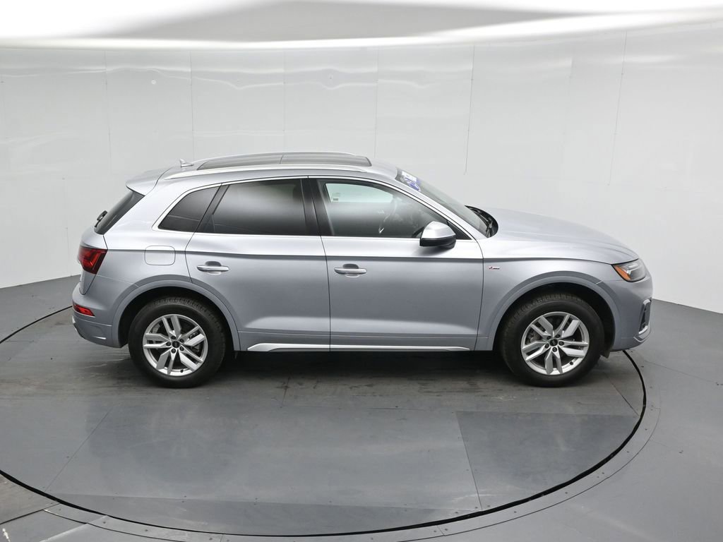 Used 2023 Audi Q5 2.0T Premium w/ Convenience Package image 9