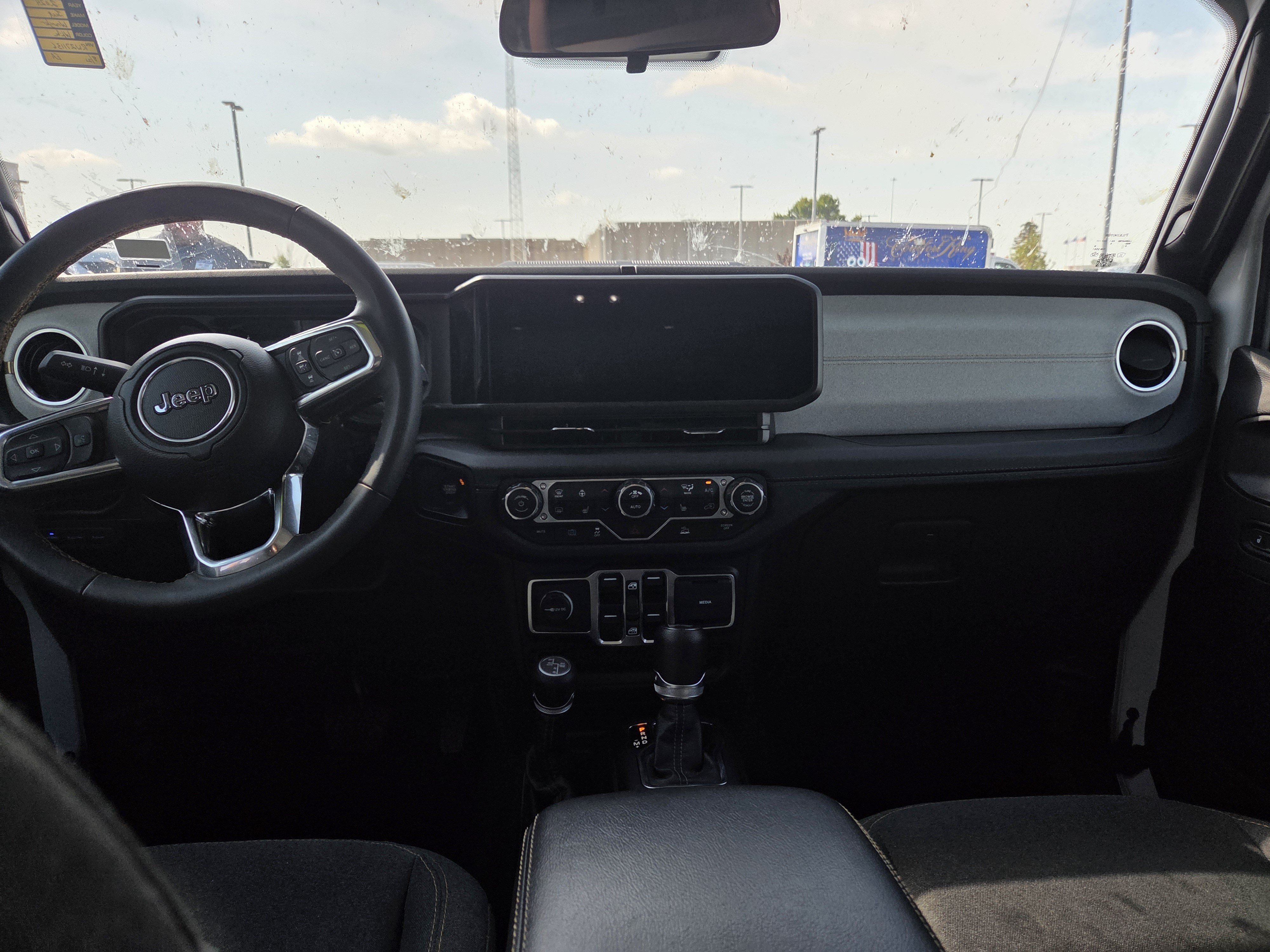 Used 2024 Jeep Wrangler Unlimited Sahara AWD/4WD image 6