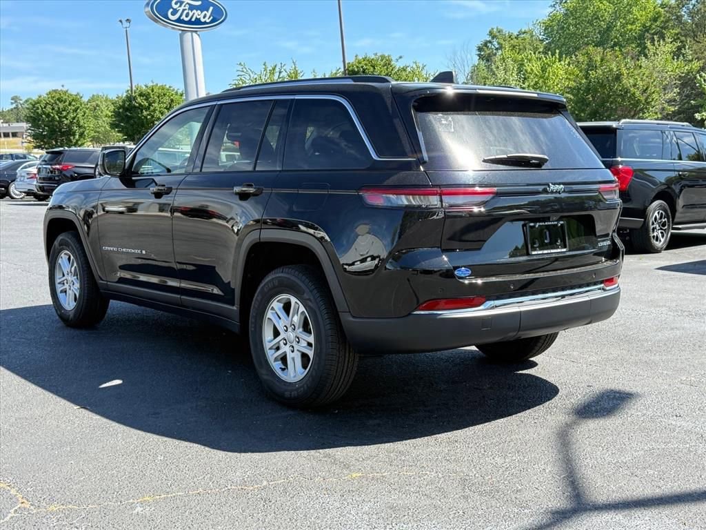 Used 2022 Jeep Grand Cherokee Laredo w/ Luxury Tech Group I RWD image 6