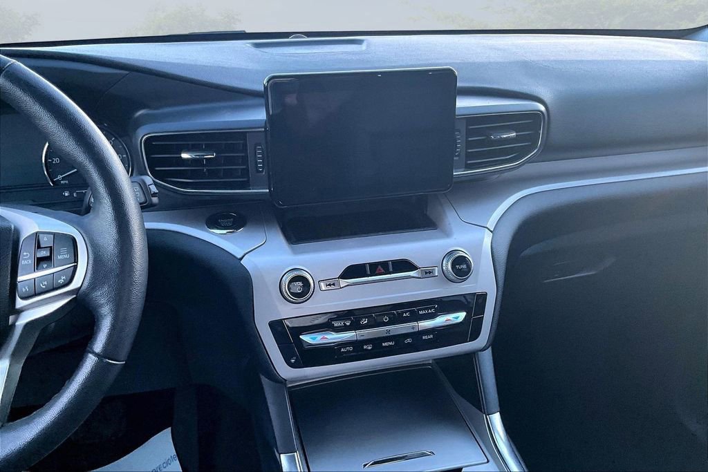 Certified 2023 Ford Explorer XLT w/ Equipment Group 202A image 8