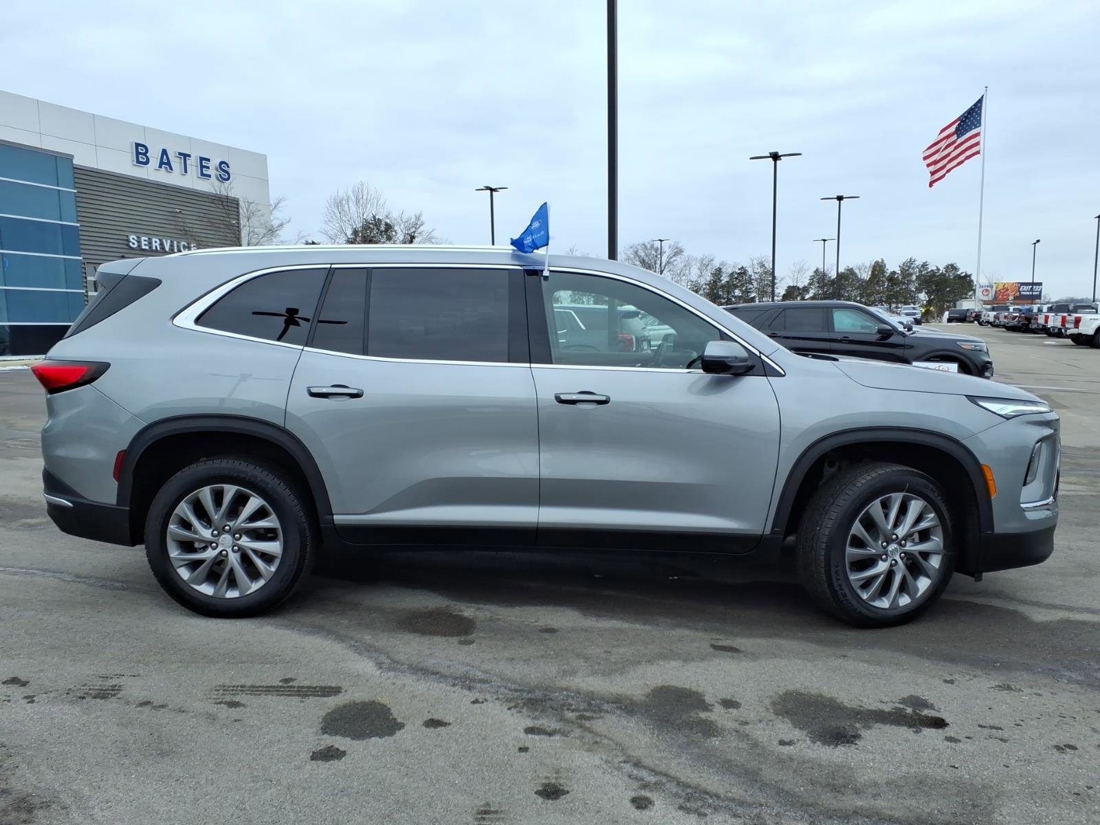 Used 2025 Buick Enclave Preferred image 6