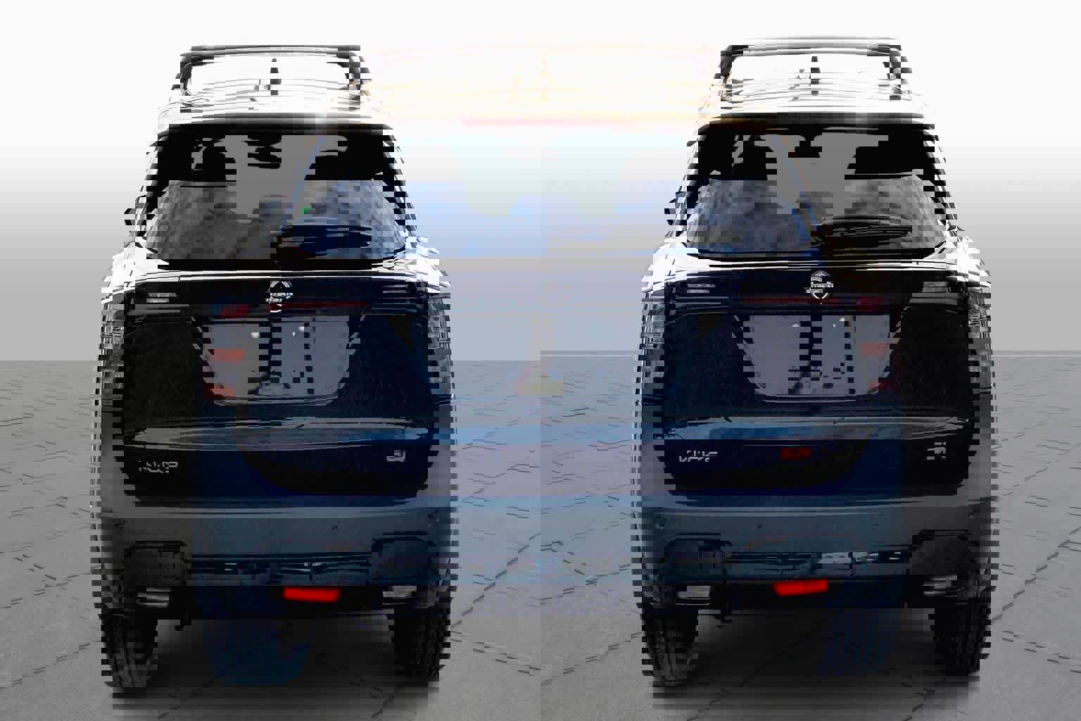 Used 2025 Nissan Kicks SR image 2