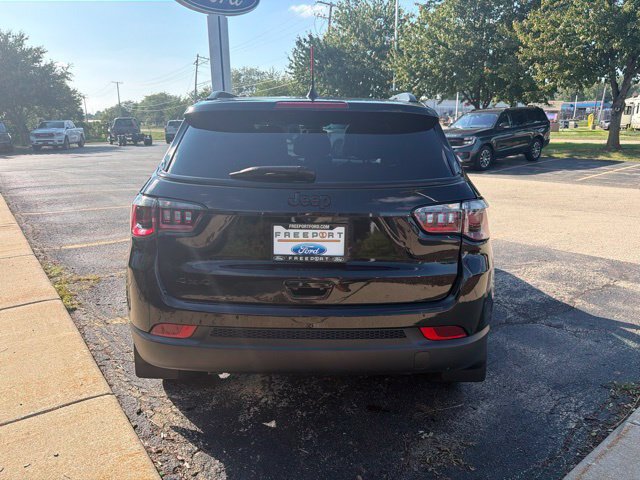 Used 2023 Jeep Compass Latitude w/ Convenience Group AWD/4WD image 6