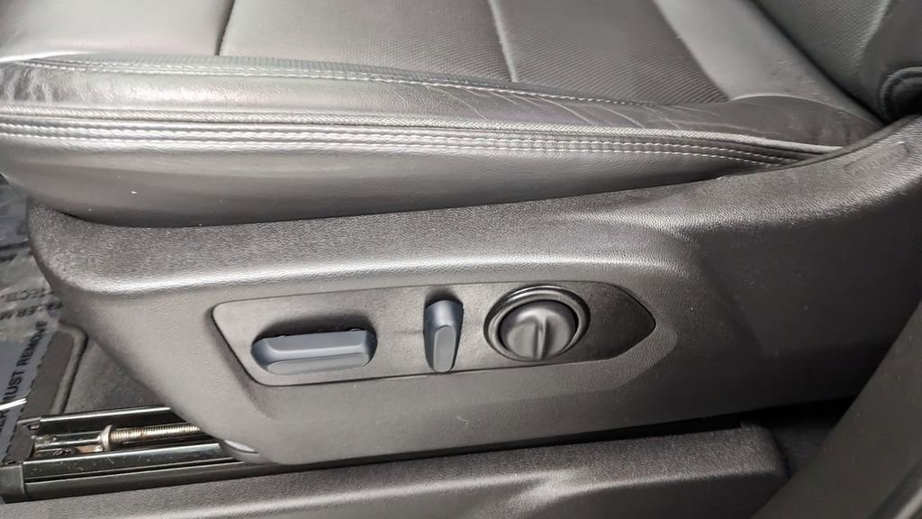 Used 2022 Chevrolet Silverado 3500 High Country image 28