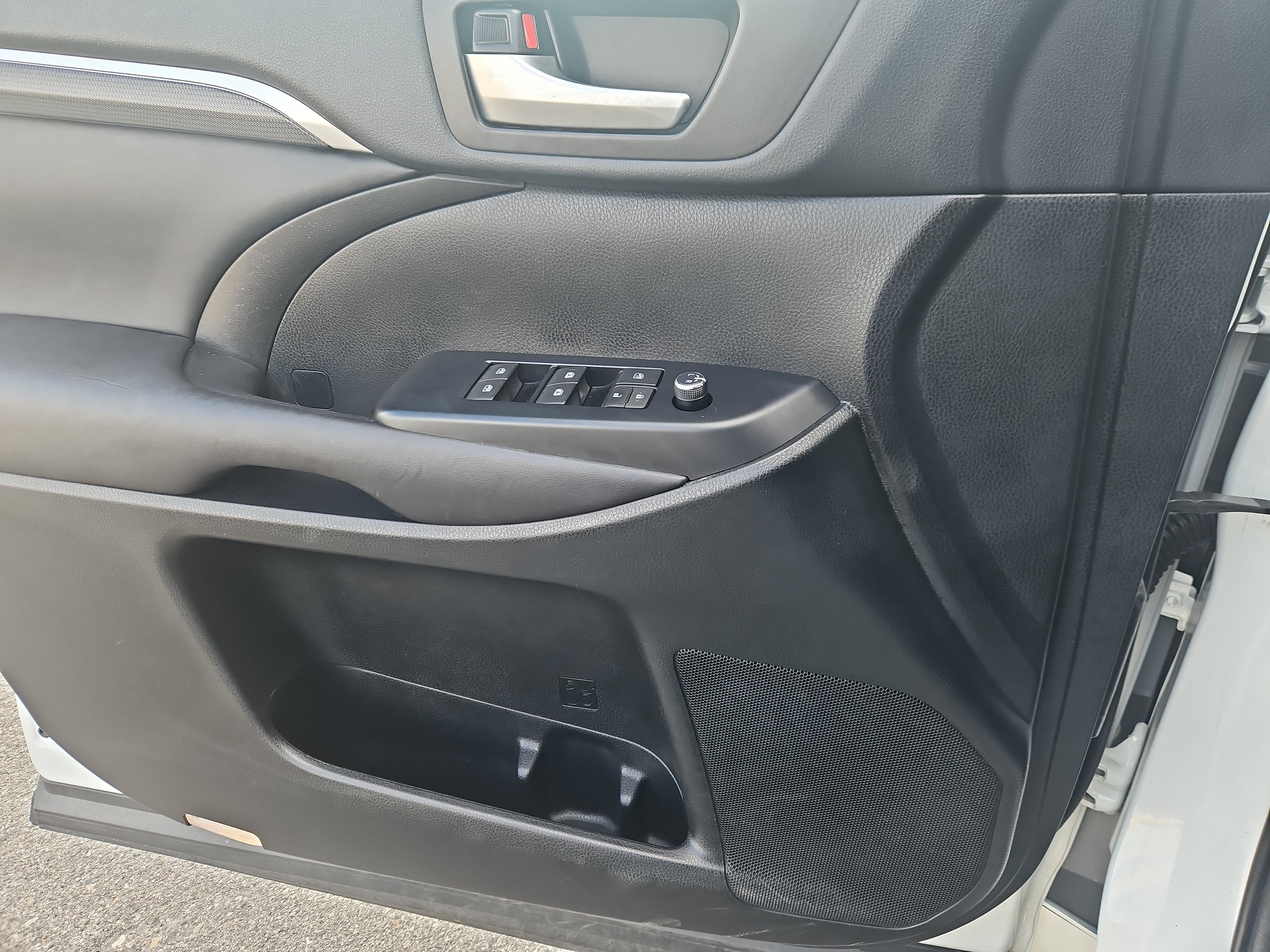 Used 2018 Toyota Highlander SE AWD/4WD image 23