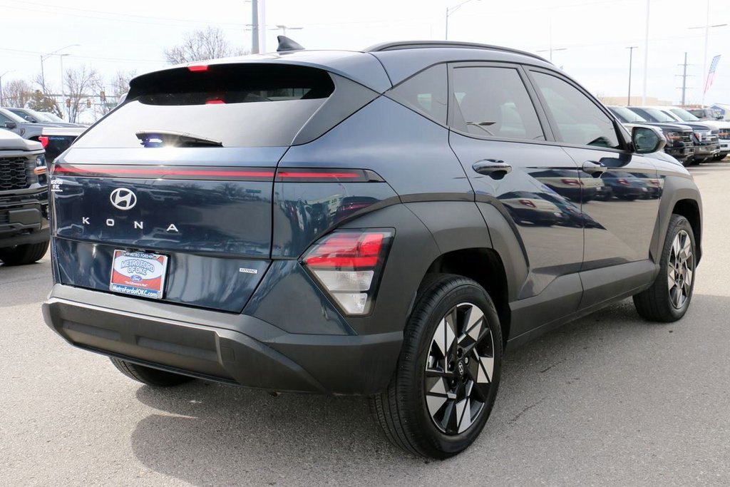 Used 2025 Hyundai Kona SEL image 5