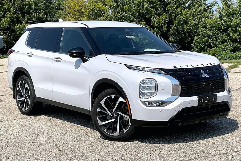 Used 2023 Mitsubishi Outlander SE