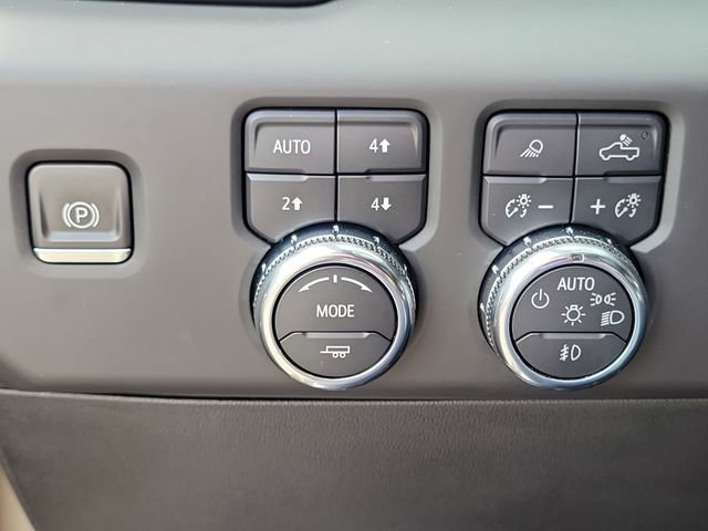 Used 2023 GMC Sierra 1500 AT4 w/ Technology Package AWD/4WD image 17