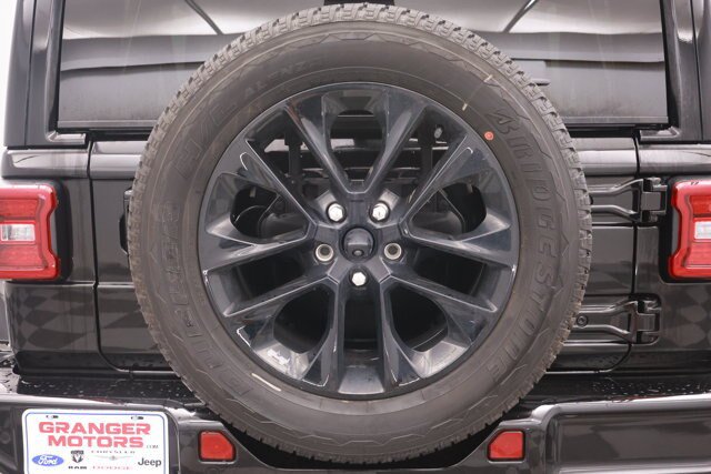 Used 2021 Jeep Wrangler Unlimited Sahara AWD/4WD image 18
