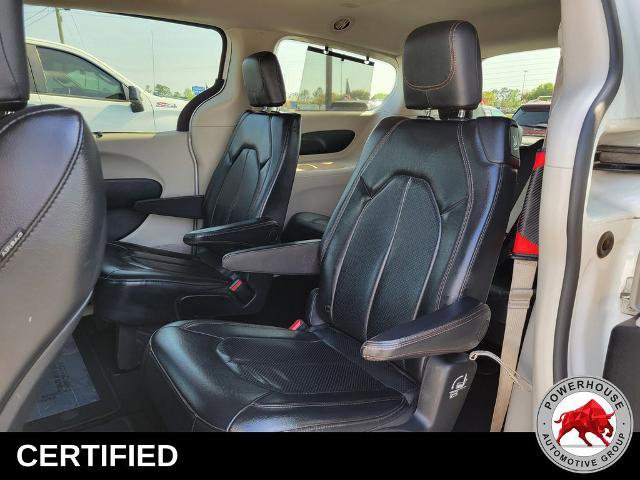 Used 2019 Chrysler Pacifica Touring-L image 16