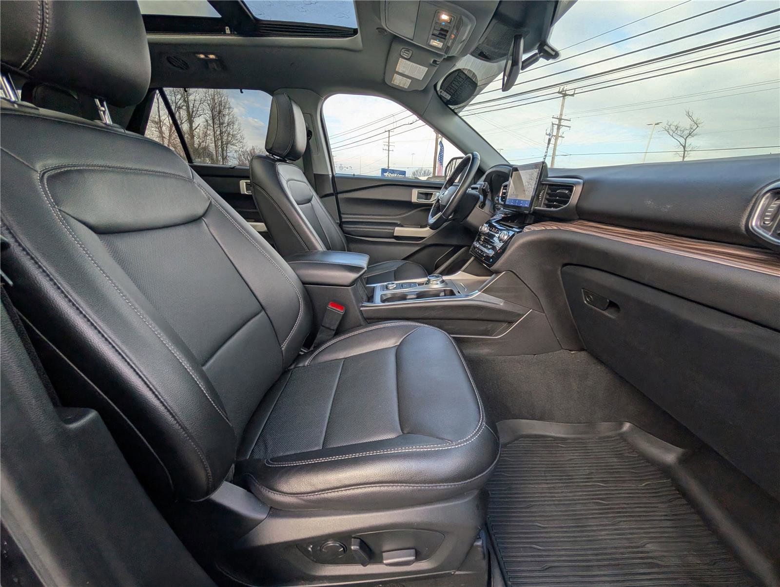 Certified 2022 Ford Explorer Limited w/ Hybrid Equipment Group 310A image 11