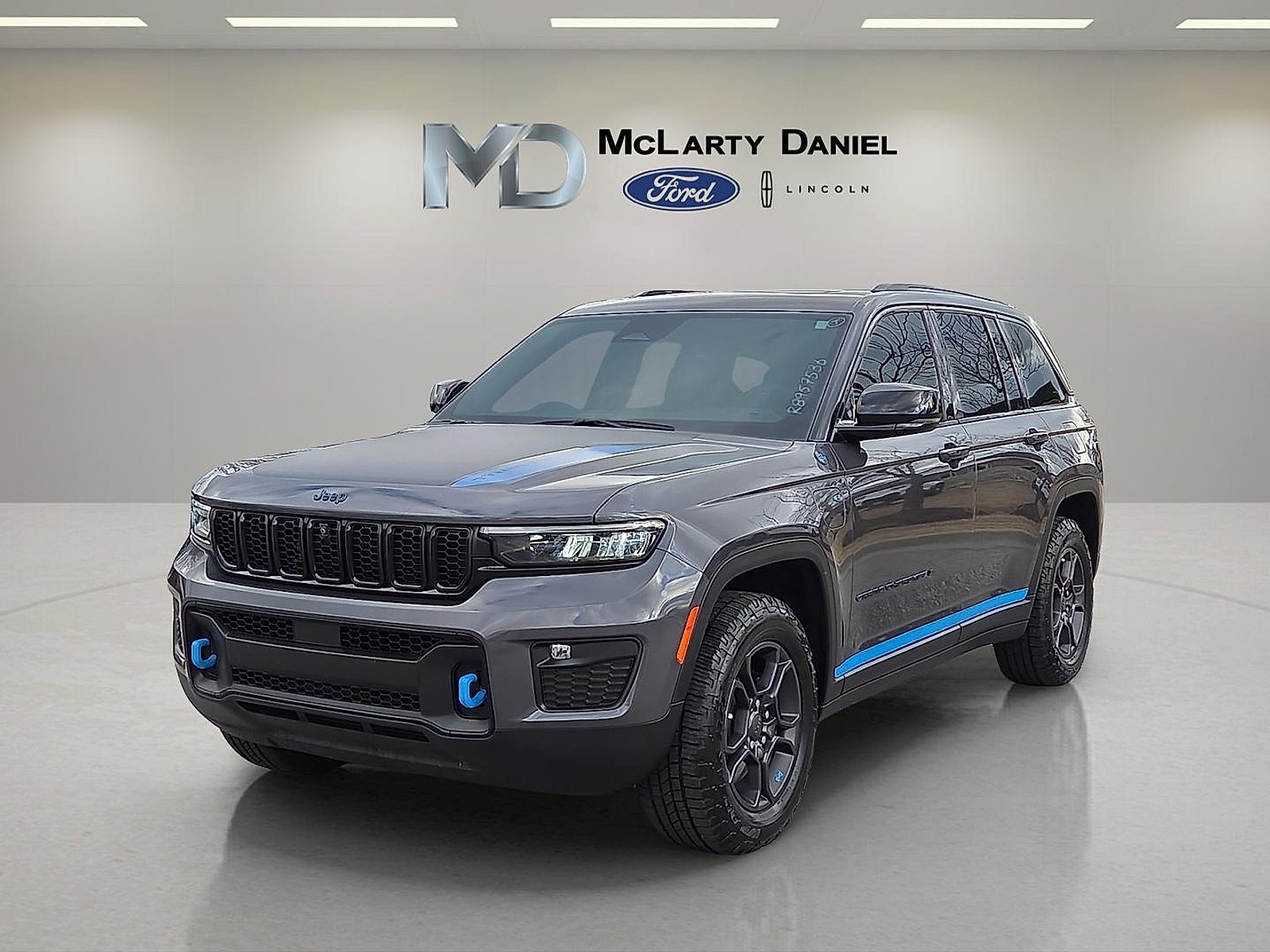 Used 2024 Jeep Grand Cherokee Trailhawk w/ Luxury Tech Group III image 2