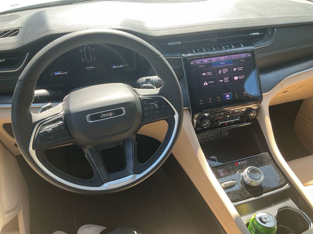 Used 2025 Jeep Grand Cherokee L Limited w/ Luxury Tech Group II image 25