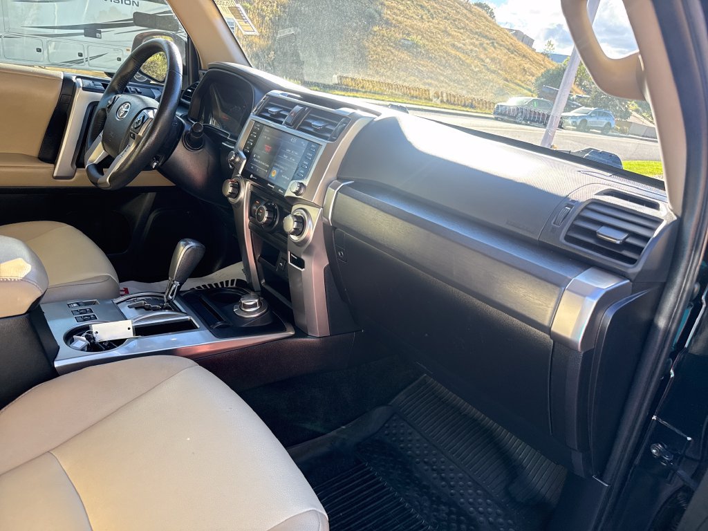 Used 2022 Toyota 4Runner SR5 Premium w/ Moonroof Package AWD/4WD image 32