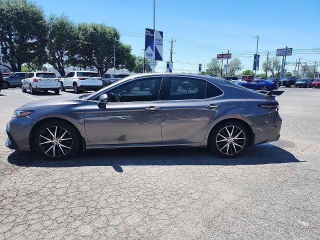 Used 2022 Toyota Camry SE w/ Convenience Package FWD image 4