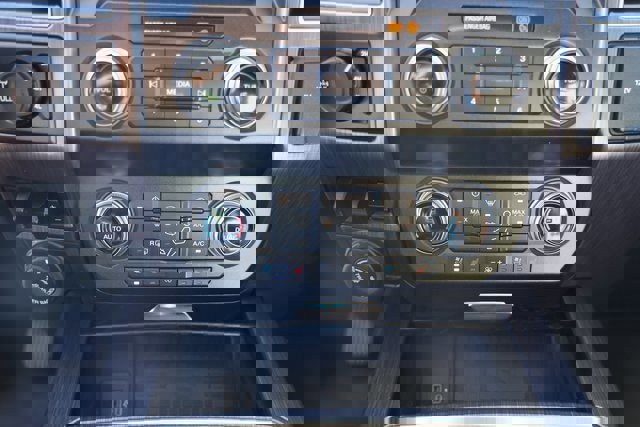 Certified 2021 Ford F350 Limited w/ FX4 Off-Road Package image 20