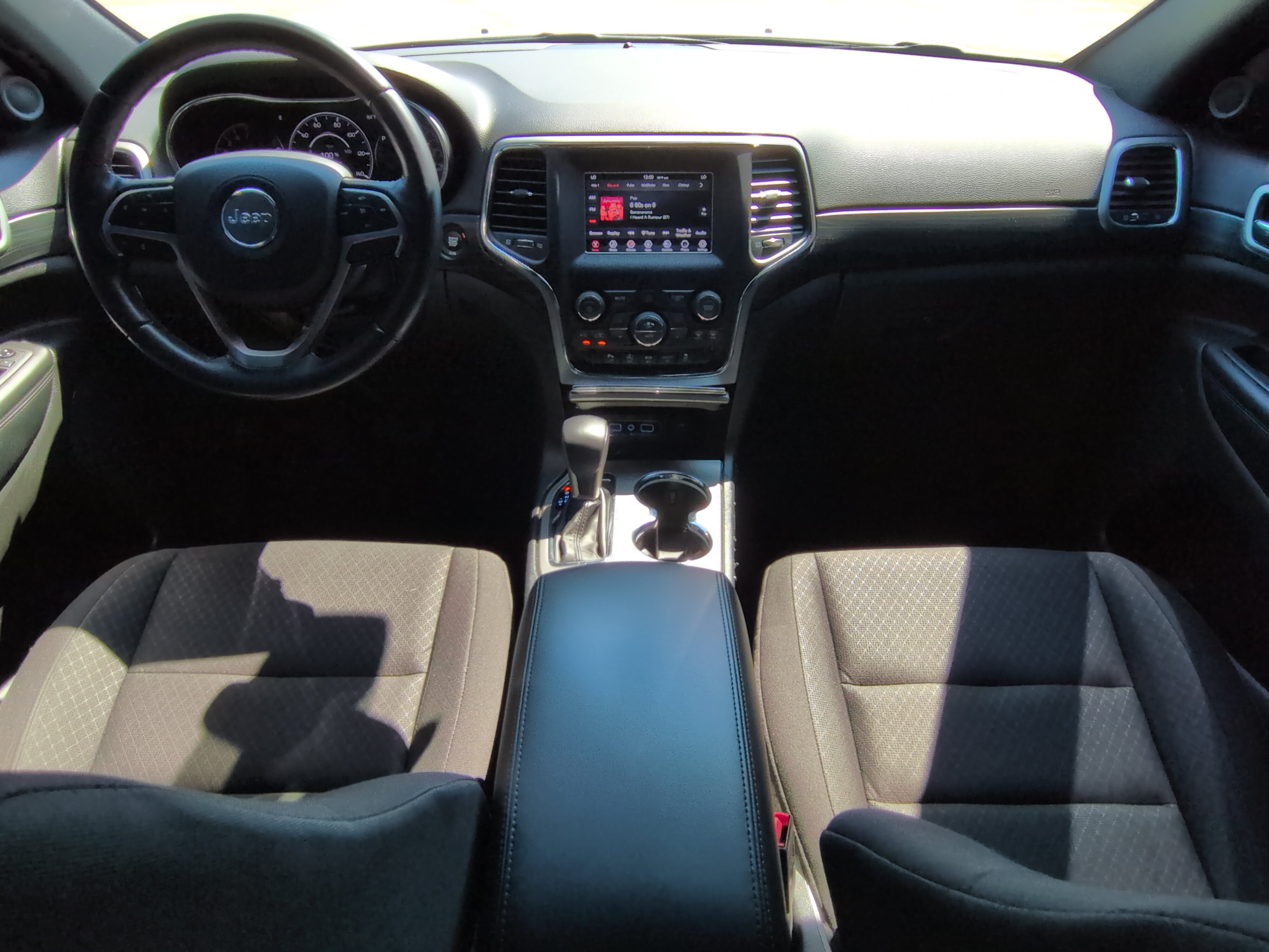 Used 2021 Jeep Grand Cherokee Laredo RWD image 13