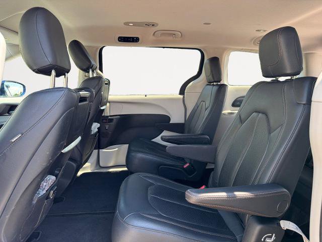 Used 2017 Chrysler Pacifica Touring-L Plus w/ Advanced Safetytec Group FWD image 13