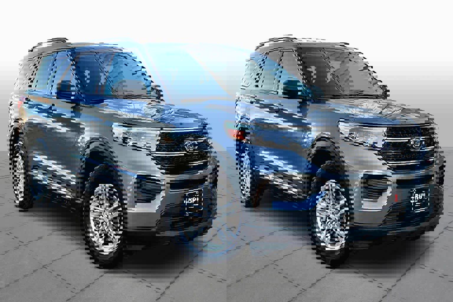 Certified 2024 Ford Explorer XLT image 2