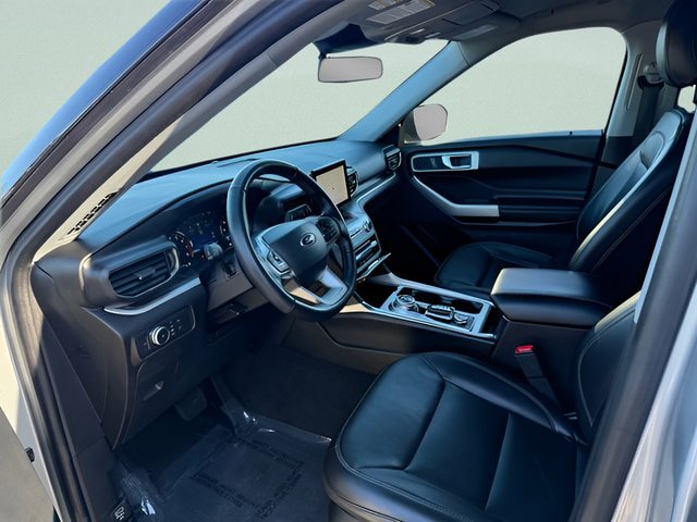 Certified 2022 Ford Explorer XLT w/ Equipment Group 202A AWD/4WD image 4